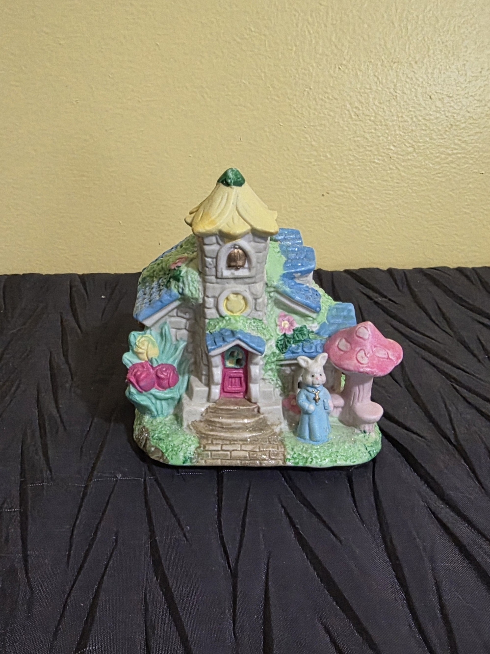 Hoppy Hollow 2003 Easter Church Figurine